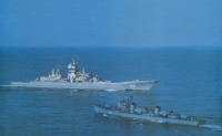 日本摄影师镜头下的中国海军勇姿：133重庆舰冲向伏龙芝号巡洋舰