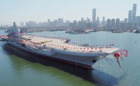 中国第二艘航母下水 范长龙出席仪式