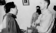 为什么共产国际解散后毛泽东“三呼万岁”？