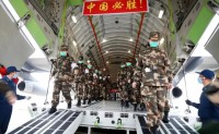 美学者分析中国军队应对武汉疫情时的后勤保障能力