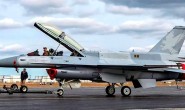 洛马展示首架F-16 Block70/72战斗机