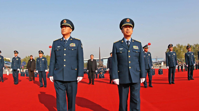 空军司令员,政委联合撰文:加快推进空军战略转型