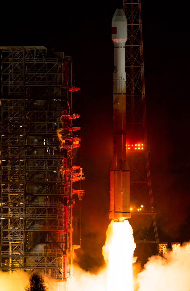 （新华直击）（2）我国成功发射首颗新一代北斗导航卫星