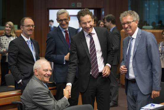 主持这次会议的荷兰财长迪塞尔布洛姆说，财长们就希腊去年夏天承诺的一揽子改革方案完全达成一致。