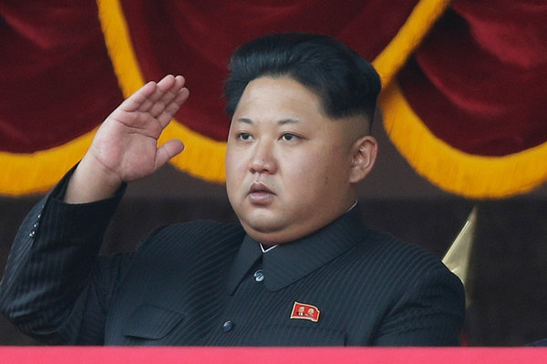 朝鲜领导人金正恩在2015年的阅兵式上