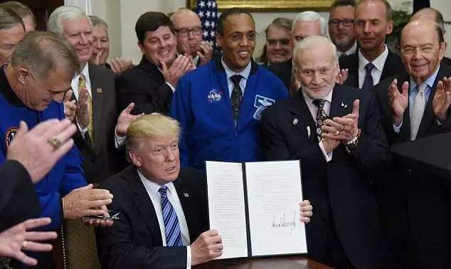 特朗普重设国家航天委员会