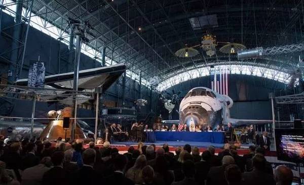 美国国家航天委员会举行首次会议
